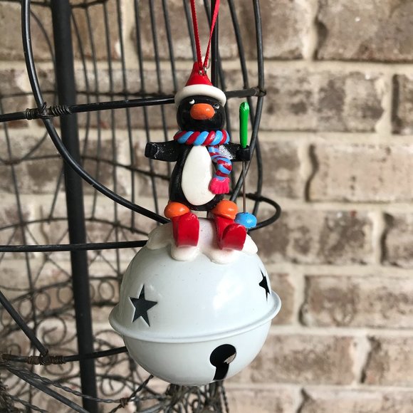 Penguin Ornament Christmas Snow Ski Santa Retro - Picture 1 of 8